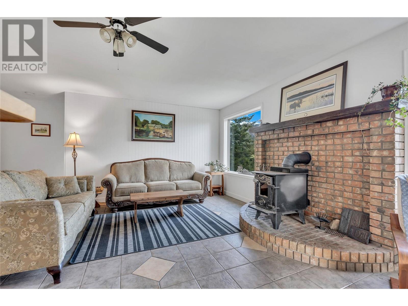 100 Mountain View Drive, Summerland, British Columbia  V0H 1Z8 - Photo 4 - 10351177