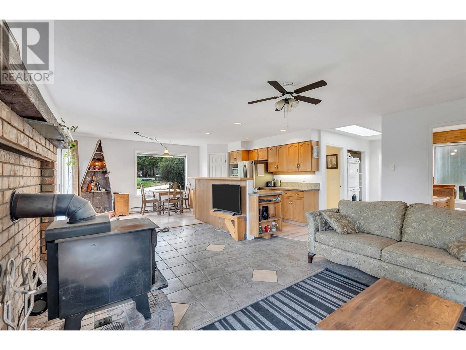 100 Mountain View Drive, Summerland, British Columbia  V0H 1Z8 - Photo 6 - 10351177