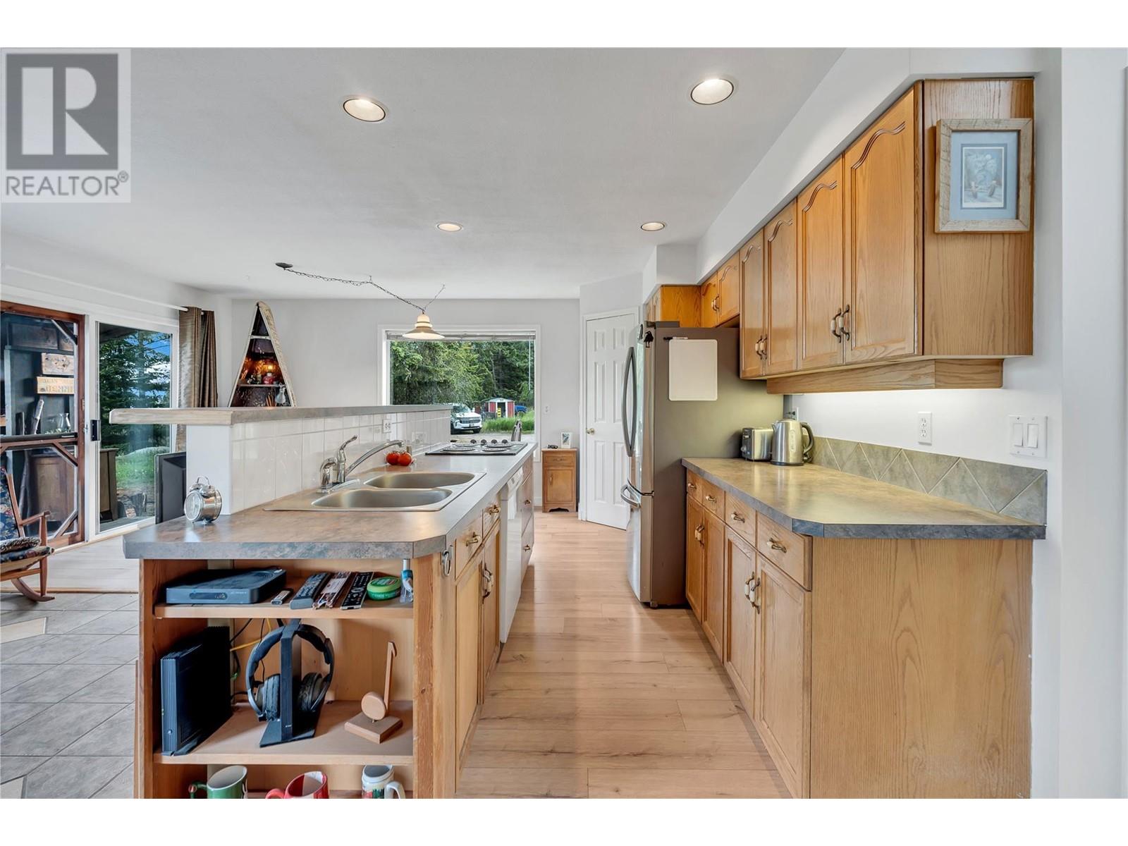 100 Mountain View Drive, Summerland, British Columbia  V0H 1Z8 - Photo 8 - 10351177