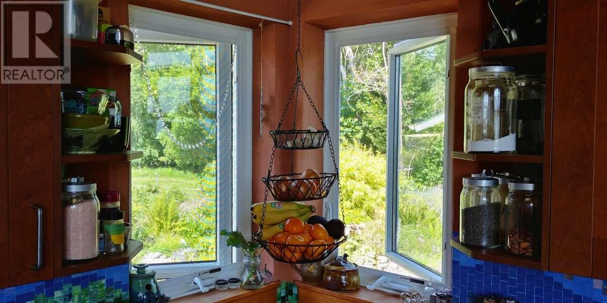 1067 Simmons Road, Creston, British Columbia  V0B 1G7 - Photo 8 - 10351317