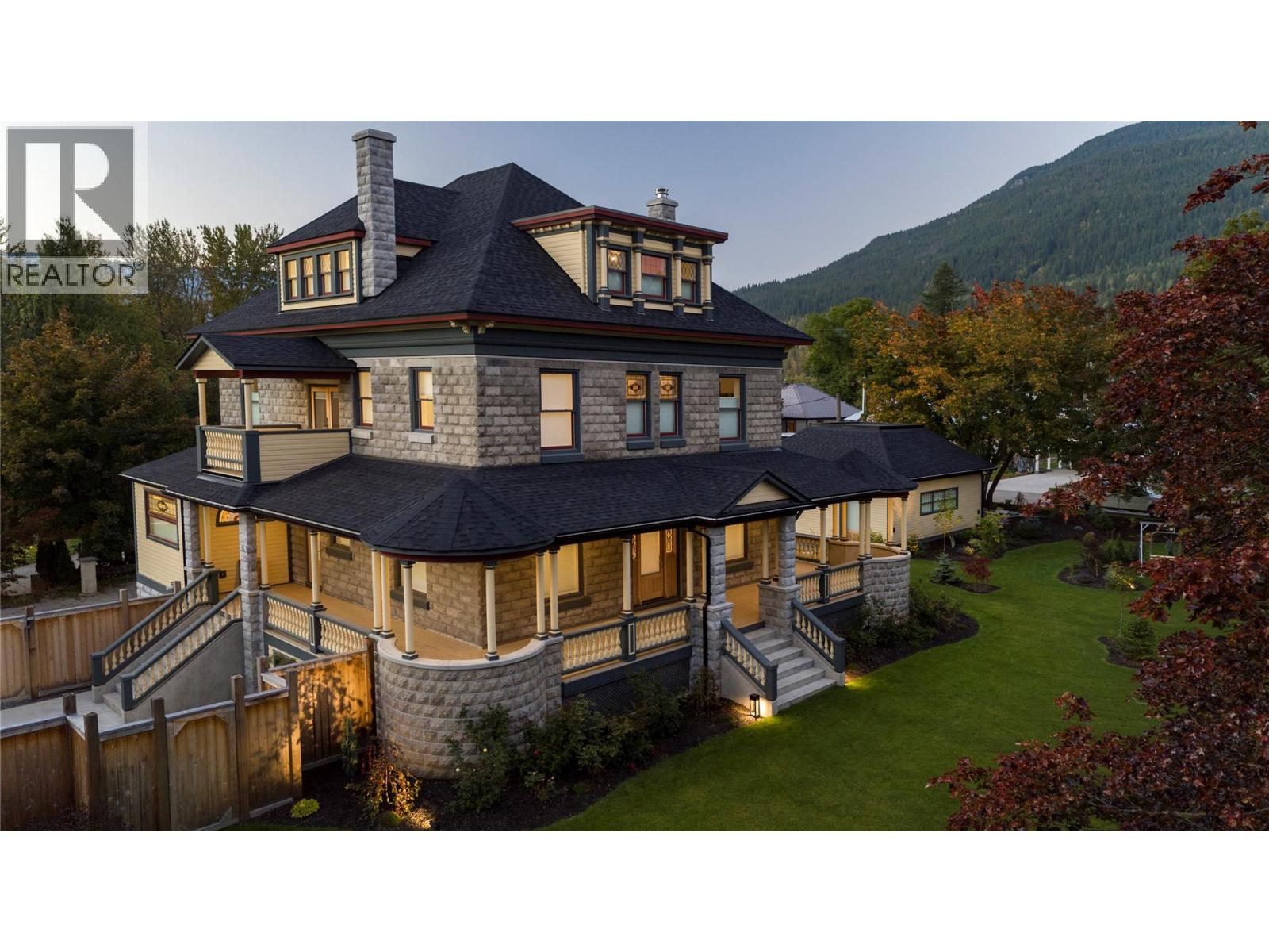 805 & 815 Mackenzie Avenue, revelstoke, British Columbia