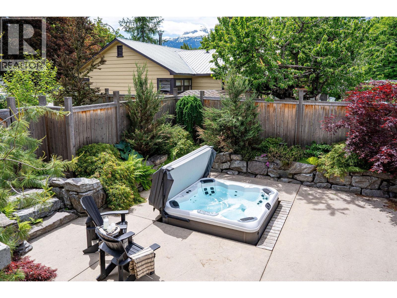 805 & 815 Mackenzie Avenue, Revelstoke, British Columbia  V0E 2S0 - Photo 54 - 10351017