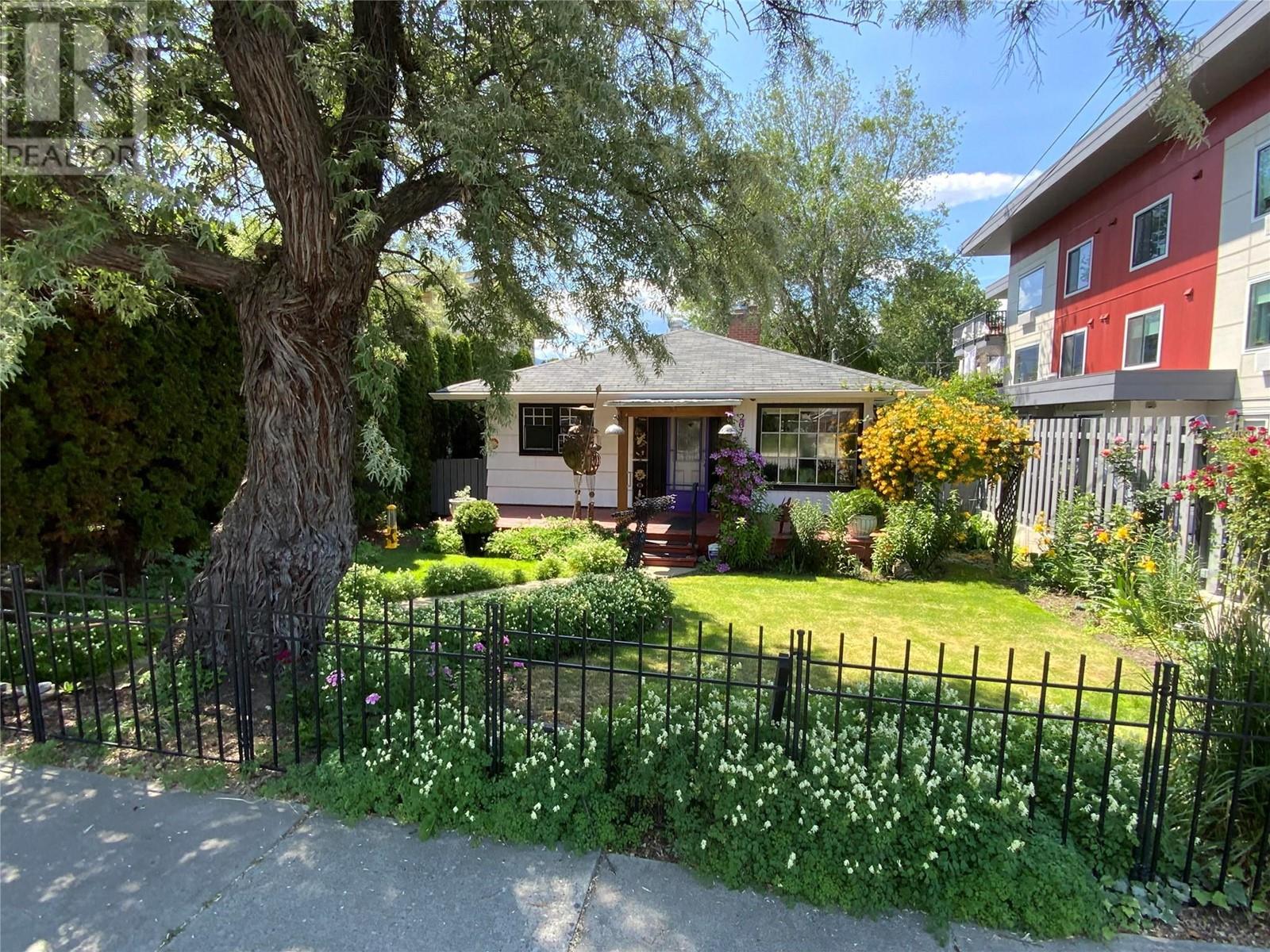 207 Maple Street, Penticton, British Columbia  V2A 5V6 - Photo 1 - 10351435