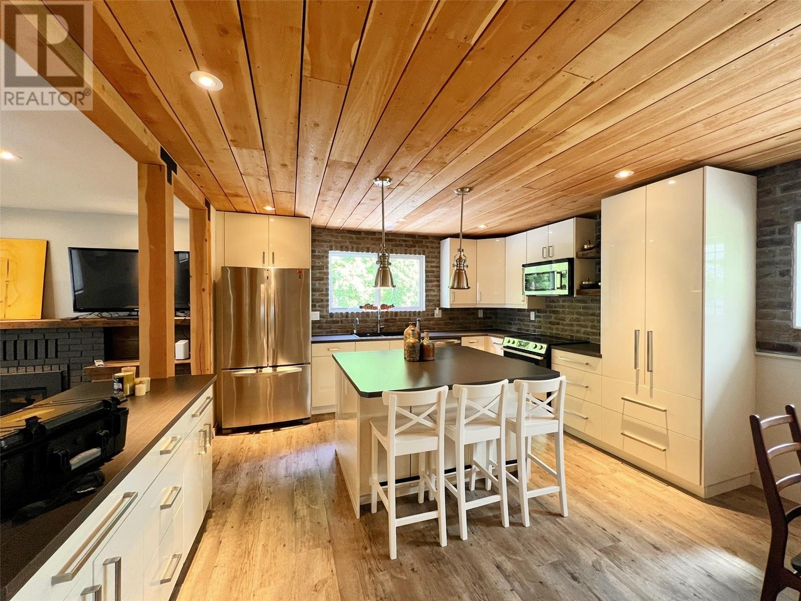 7509 Higgin Avenue, Summerland, British Columbia  V0H 1Z6 - Photo 8 - 10351115