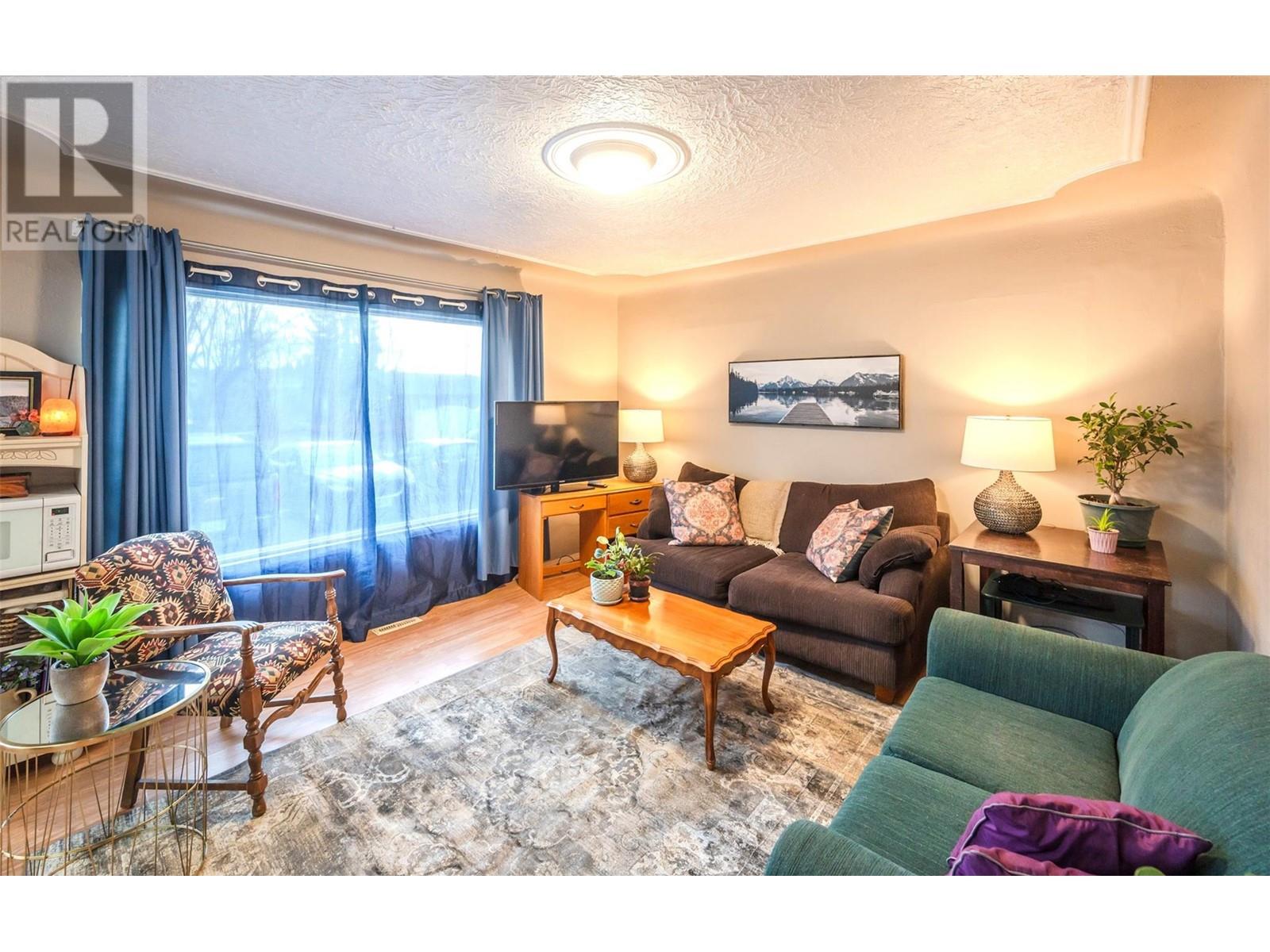 6404 Spartan Street, Oliver, British Columbia  V0H 1T6 - Photo 6 - 10351564