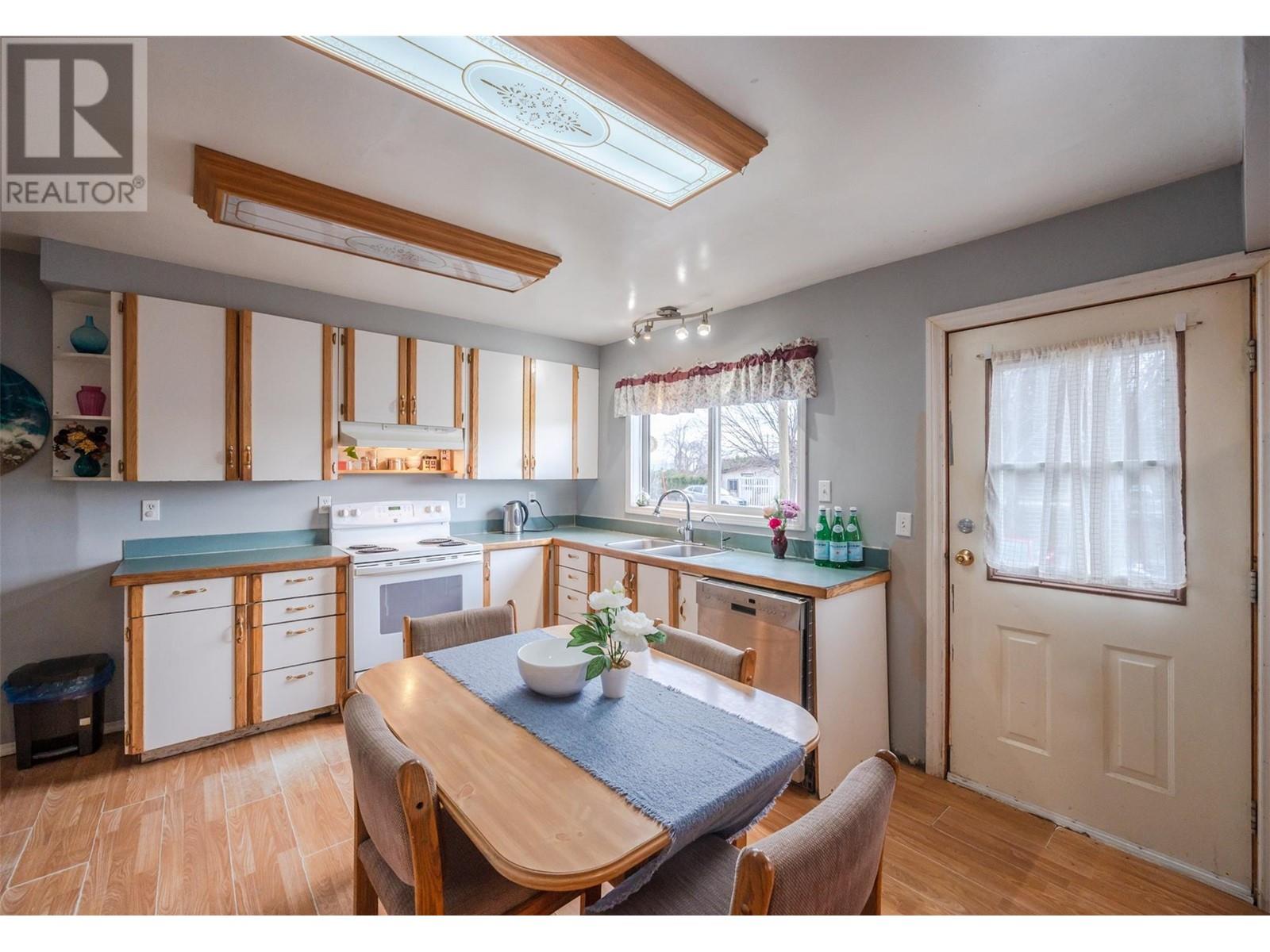 6404 Spartan Street, Oliver, British Columbia  V0H 1T6 - Photo 9 - 10351564