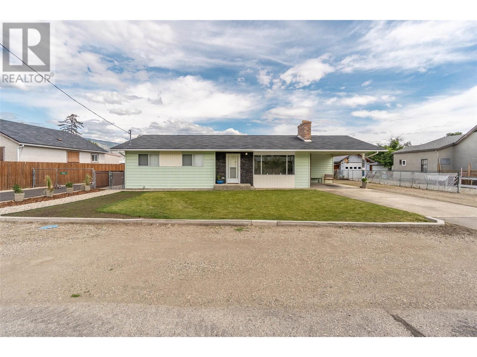 5843 Okanagan Street, Oliver, British Columbia  V0H 1T0 - Photo 1 - 10350562
