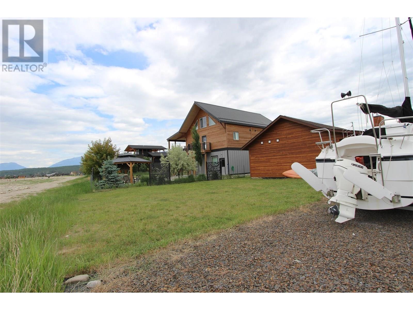 1695 Koocanusa Lake Drive, Newgate, British Columbia  V0B 1T5 - Photo 3 - 10351321