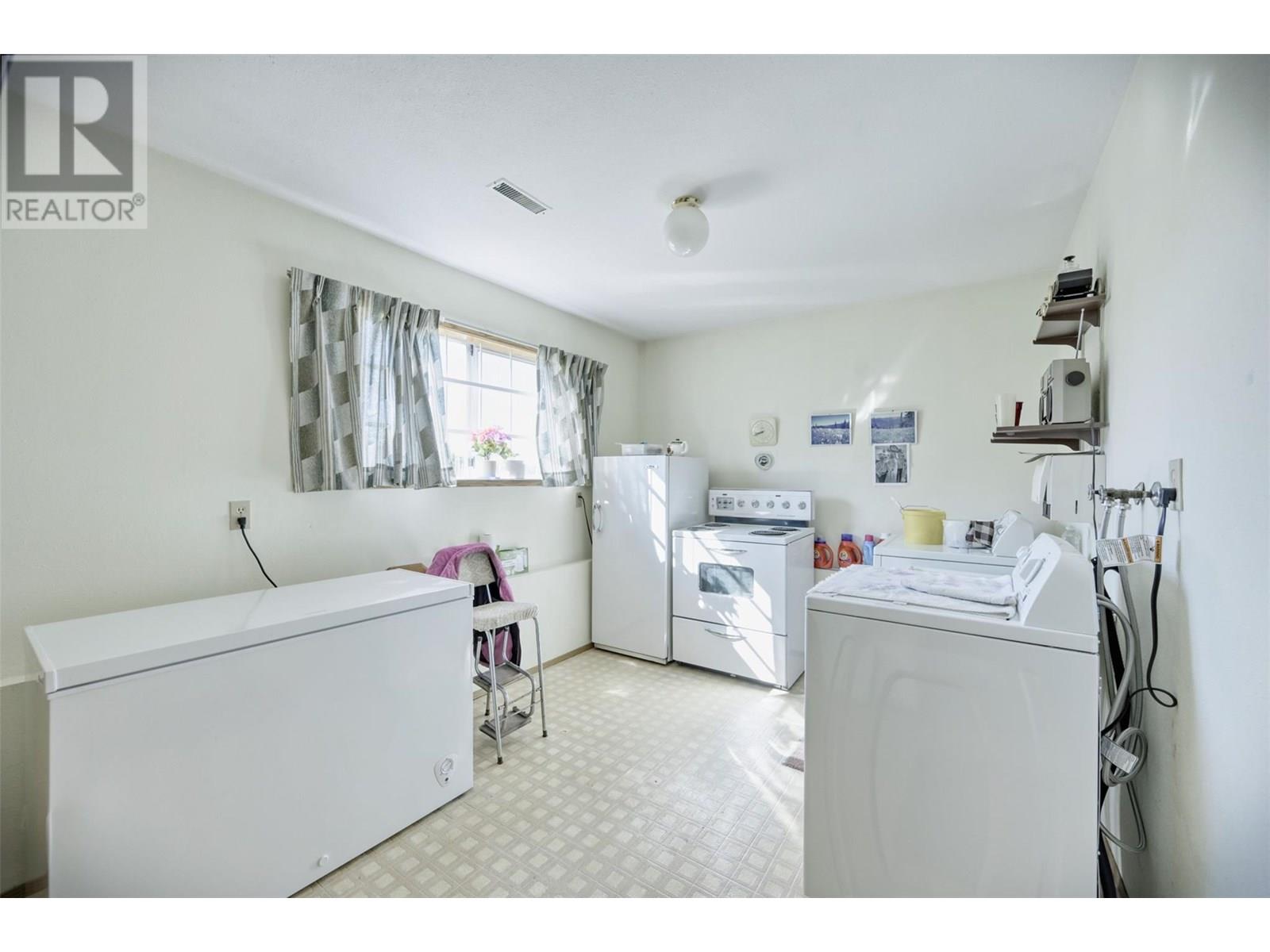 2507 30th Avenue, Osoyoos, British Columbia  V0H 1V6 - Photo 12 - 10351407