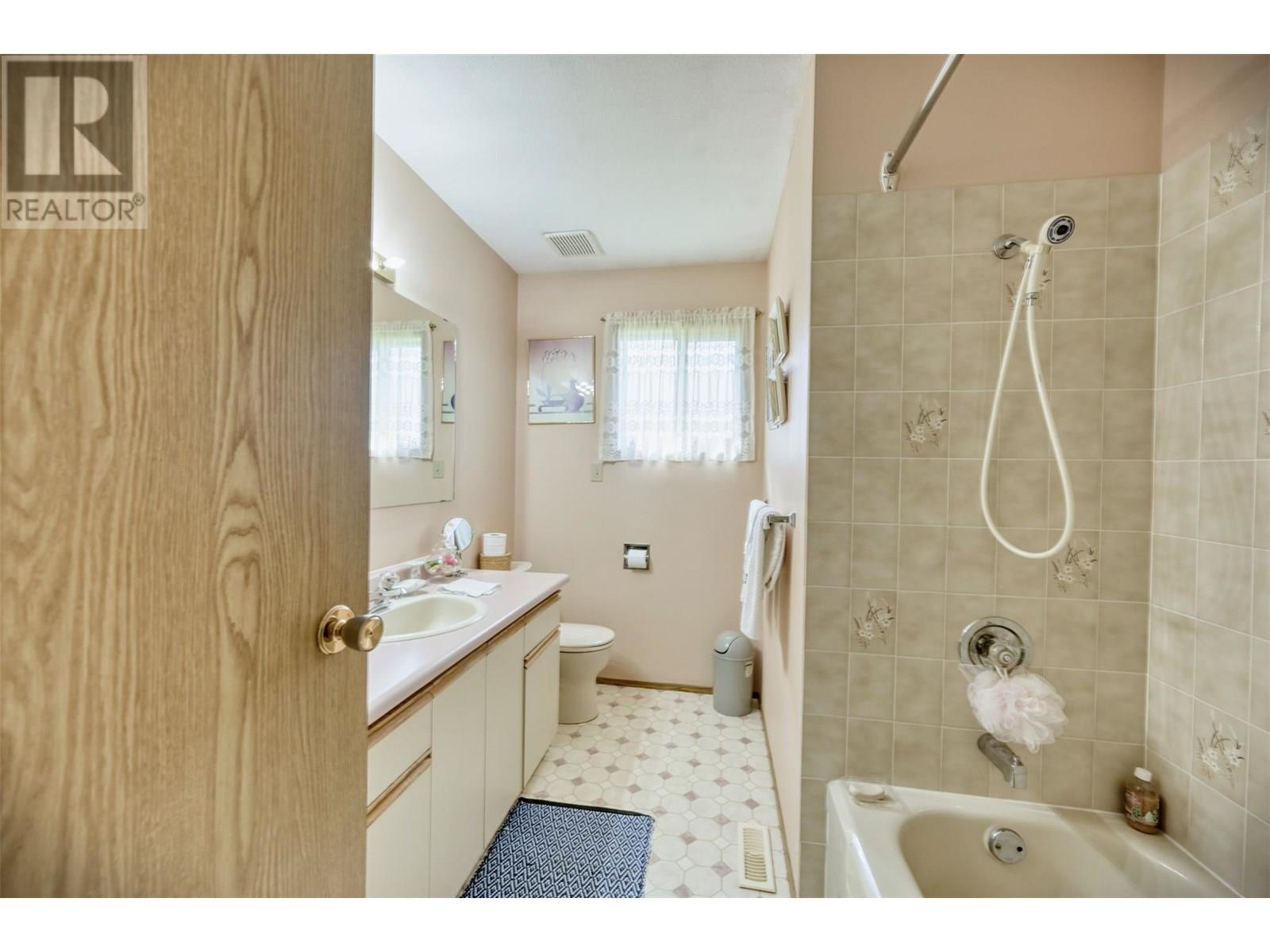 2507 30th Avenue, Osoyoos, British Columbia  V0H 1V6 - Photo 13 - 10351407