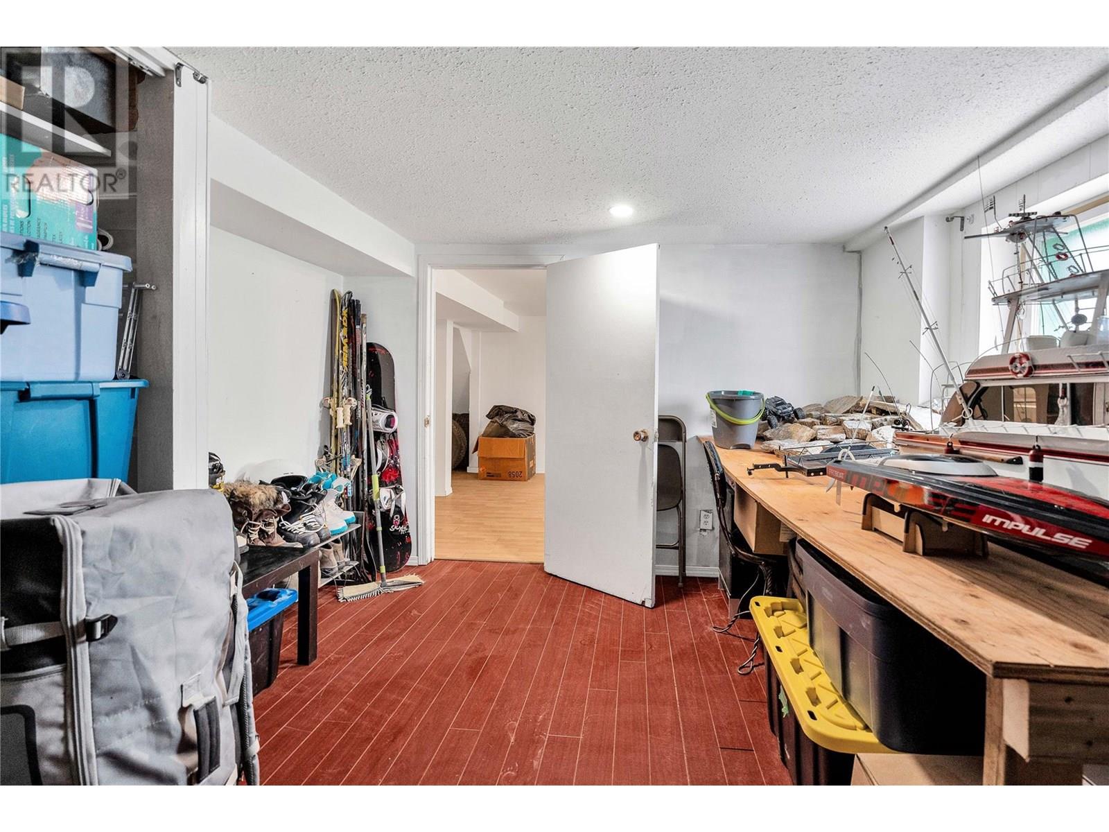 351 Eckhardt Avenue E, Penticton, British Columbia  V2A 1Z7 - Photo 32 - 10351693