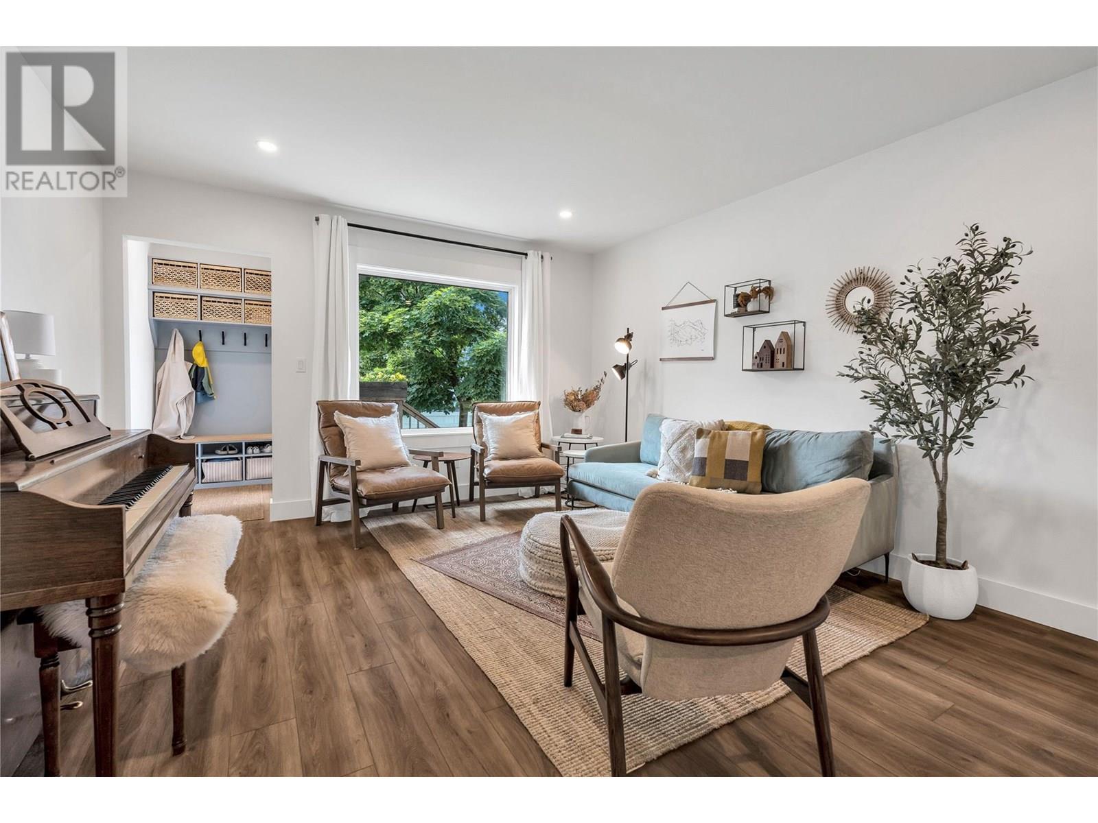 351 Eckhardt Avenue E, Penticton, British Columbia  V2A 1Z7 - Photo 5 - 10351693