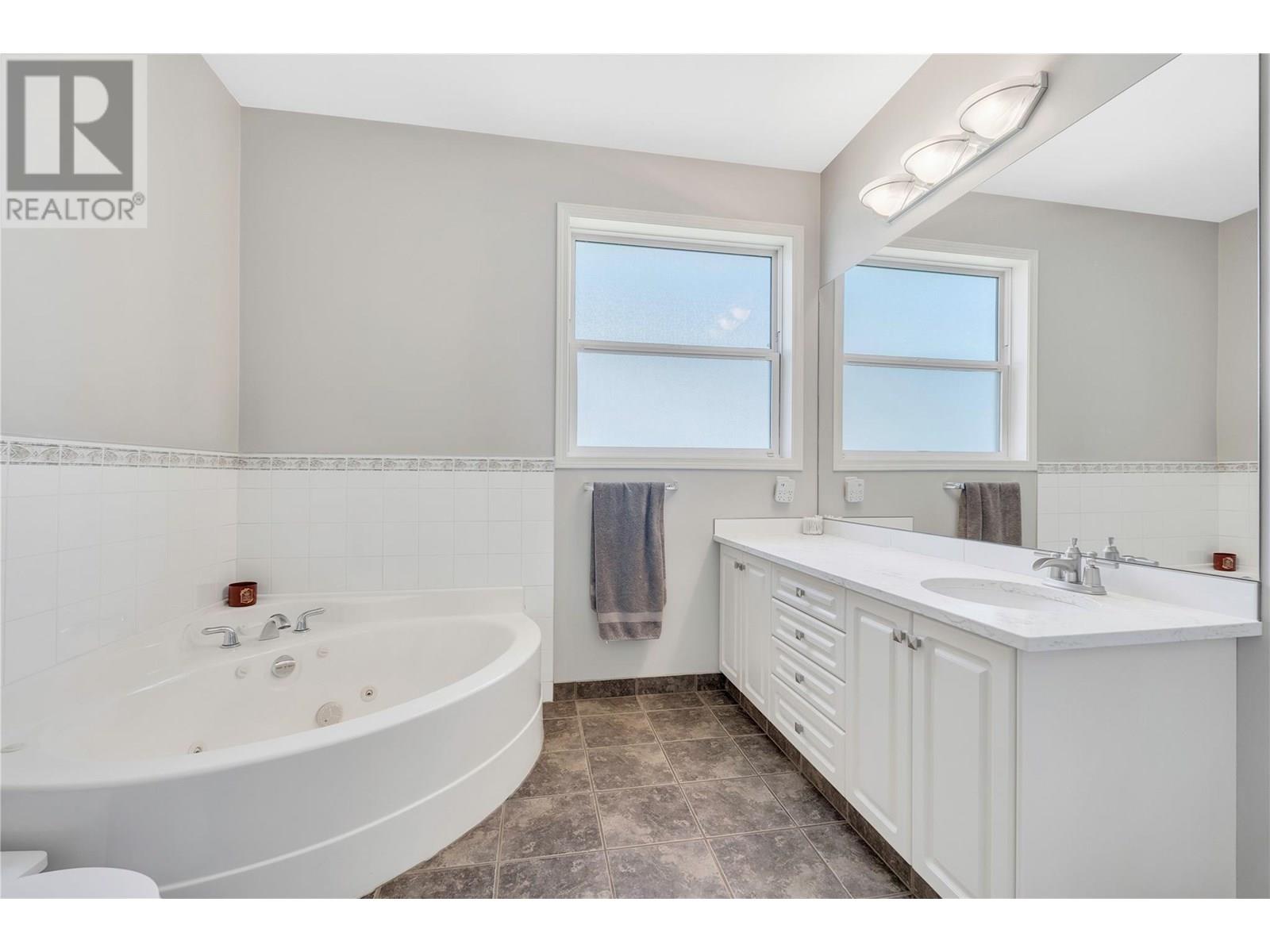 2956 Evergreen Drive, Penticton, British Columbia  V2A 9A8 - Photo 19 - 10351743