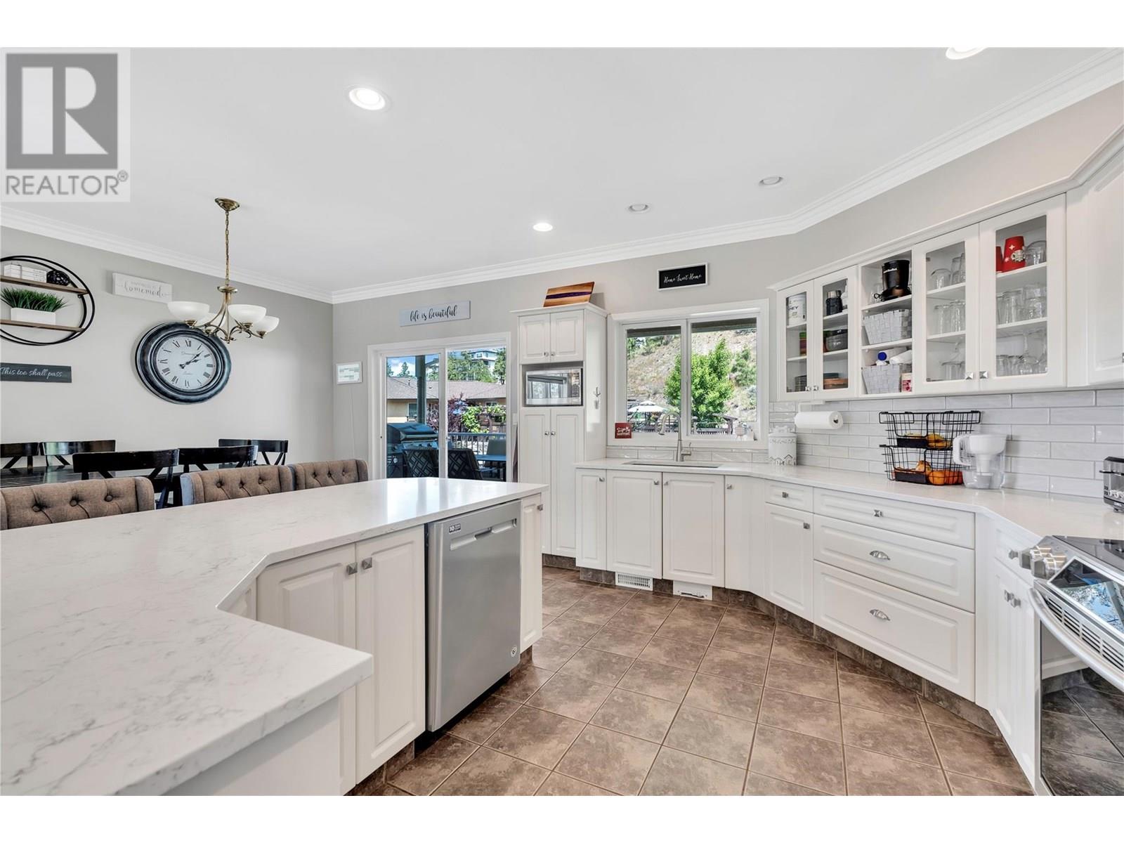 2956 Evergreen Drive, Penticton, British Columbia  V2A 9A8 - Photo 6 - 10351743