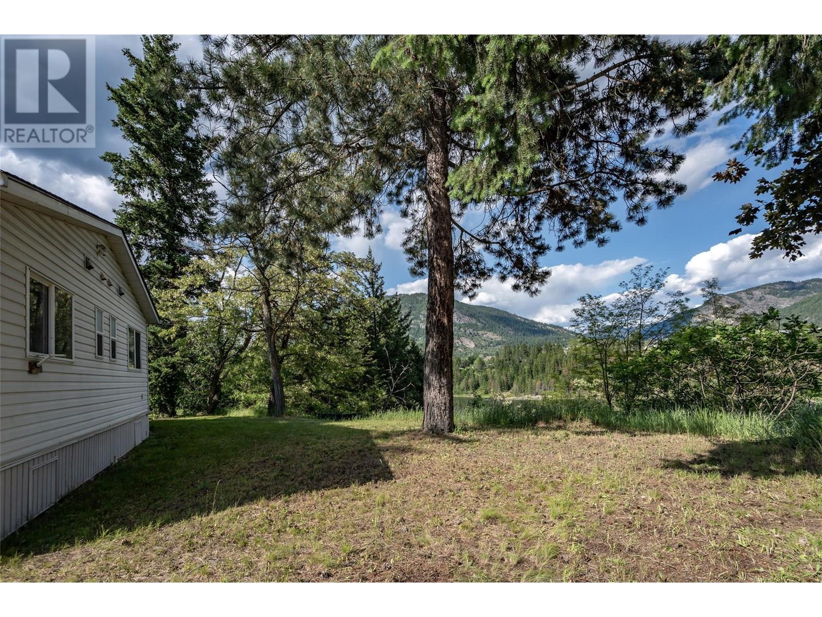 1451 Columbia Avenue, Castlegar, British Columbia  V1N 1H8 - Photo 12 - 10351656