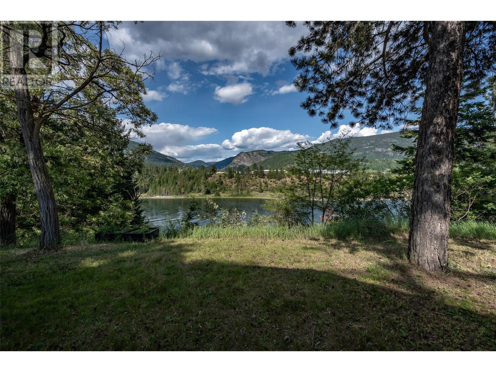 1451 Columbia Avenue, Castlegar, British Columbia  V1N 1H8 - Photo 15 - 10351656