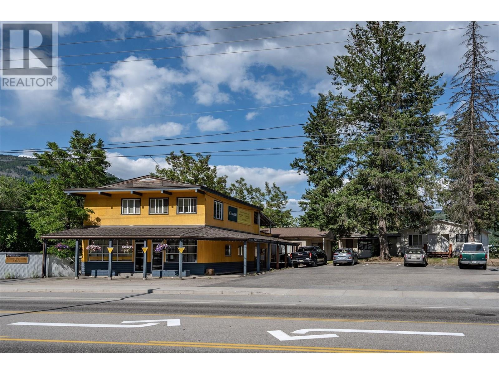 1451 Columbia Avenue, Castlegar, British Columbia  V1N 1H8 - Photo 2 - 10351656