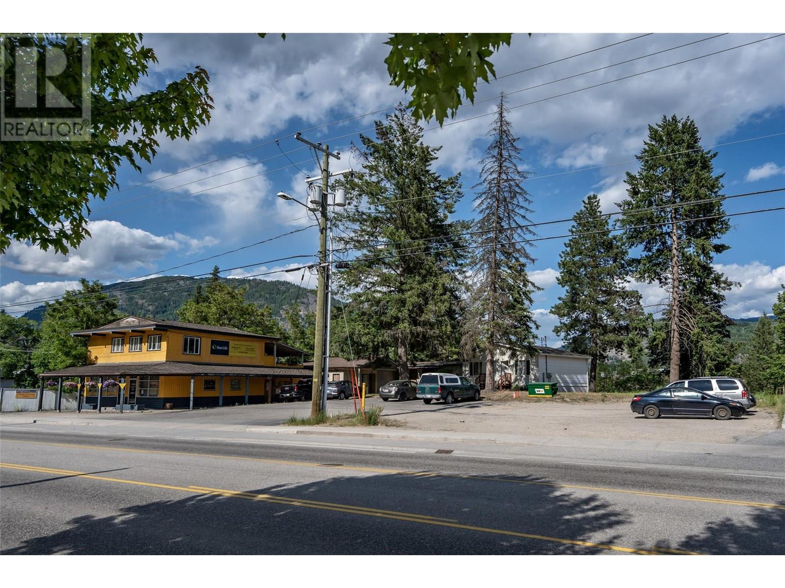 1451 Columbia Avenue, Castlegar, British Columbia  V1N 1H8 - Photo 3 - 10351656