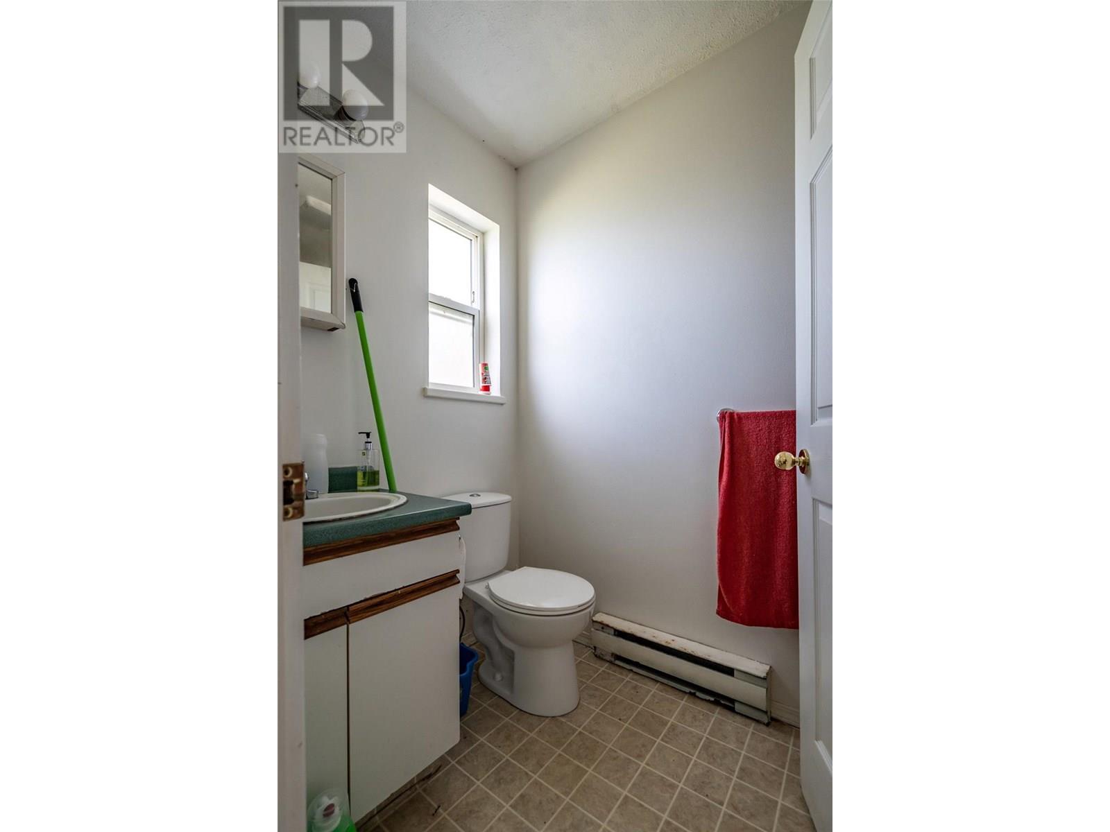 1451 Columbia Avenue, Castlegar, British Columbia  V1N 1H8 - Photo 52 - 10351656