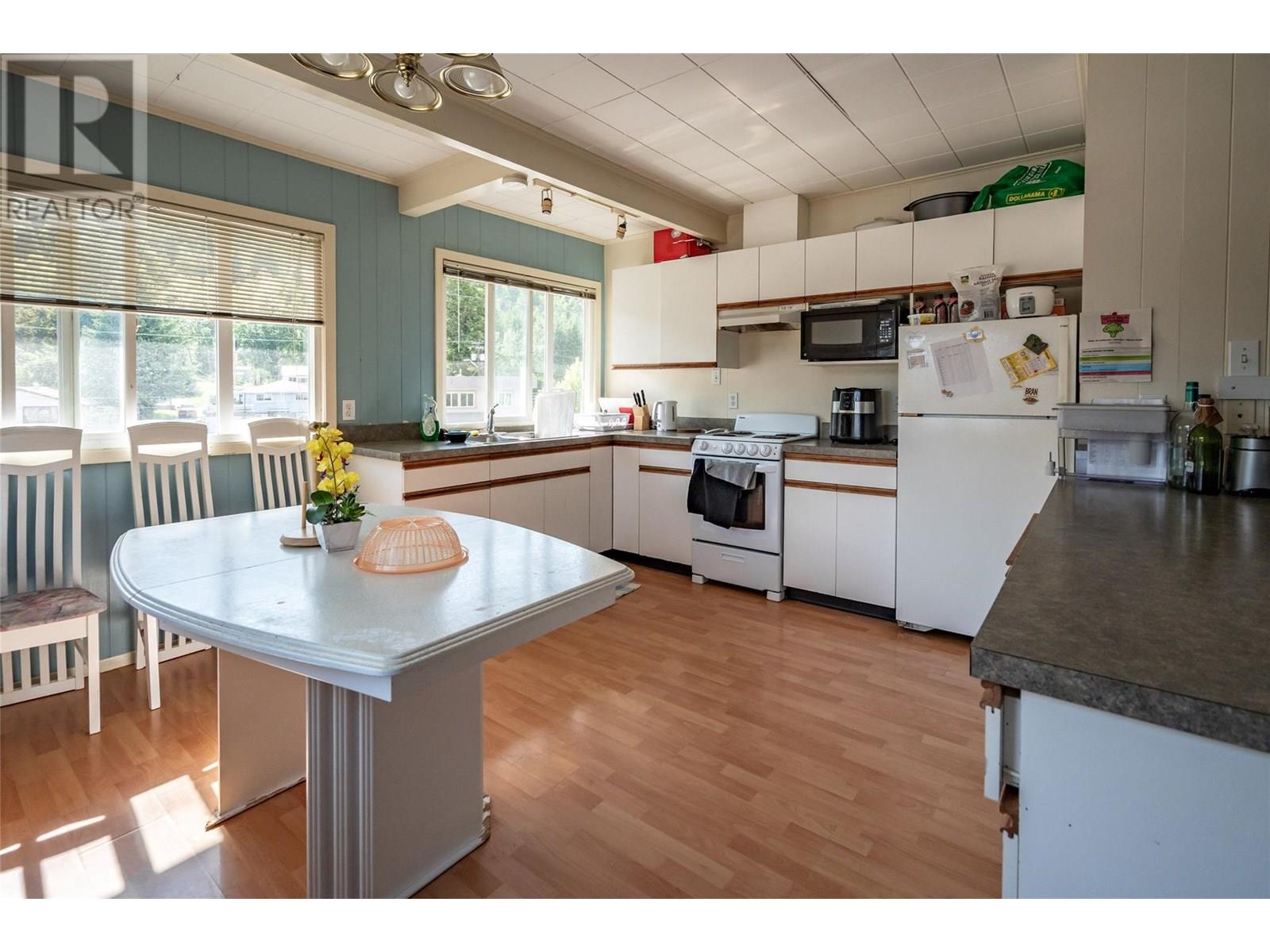 1451 Columbia Avenue, Castlegar, British Columbia  V1N 1H8 - Photo 71 - 10351656