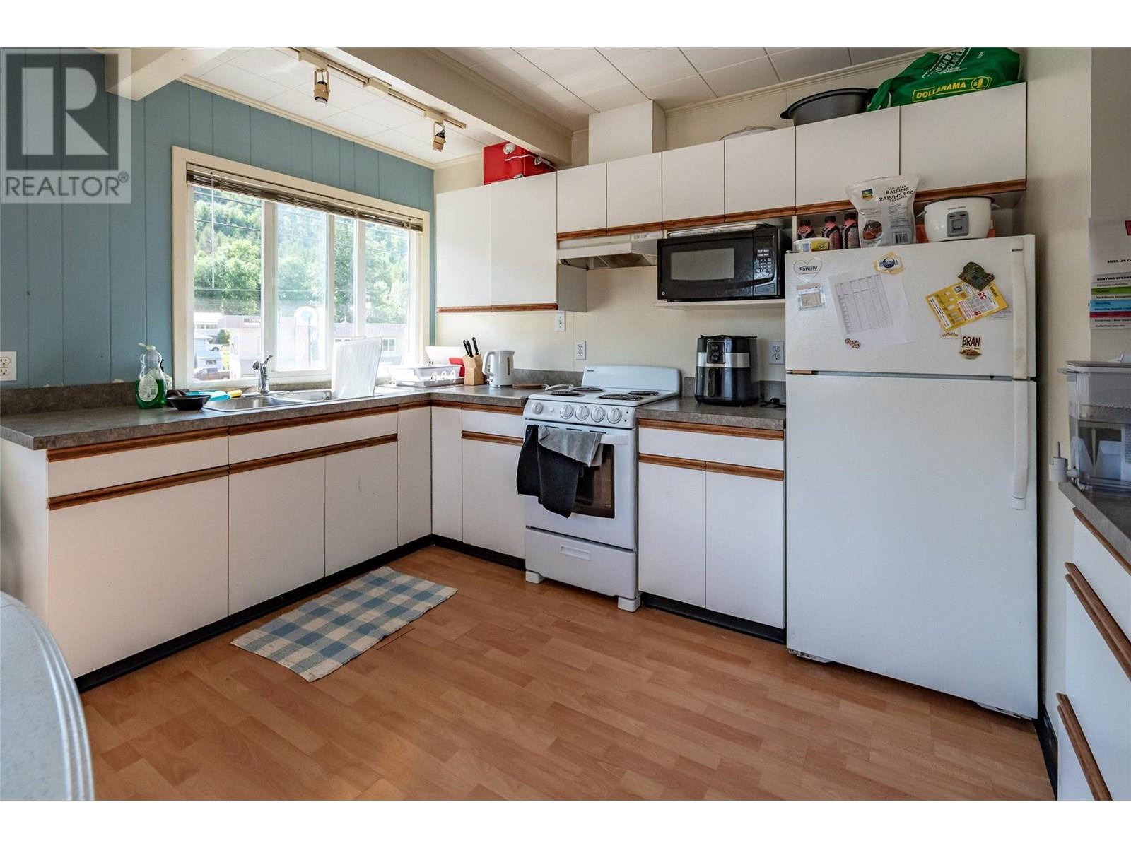 1451 Columbia Avenue, Castlegar, British Columbia  V1N 1H8 - Photo 72 - 10351656