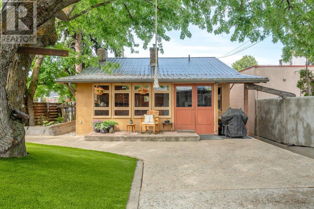 396 Van Horne Street, Penticton, British Columbia  V2A 4K5 - Photo 3 - 10351816