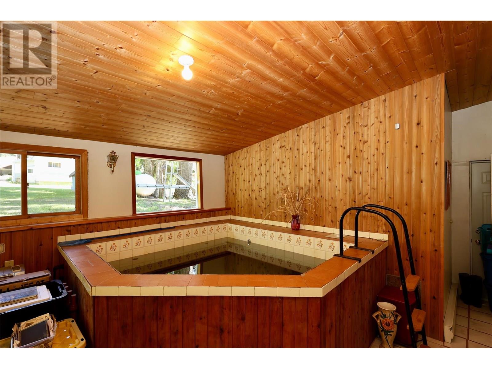 3361 & 3365 95 Highway, Golden, British Columbia  V0A 1L0 - Photo 47 - 10351776