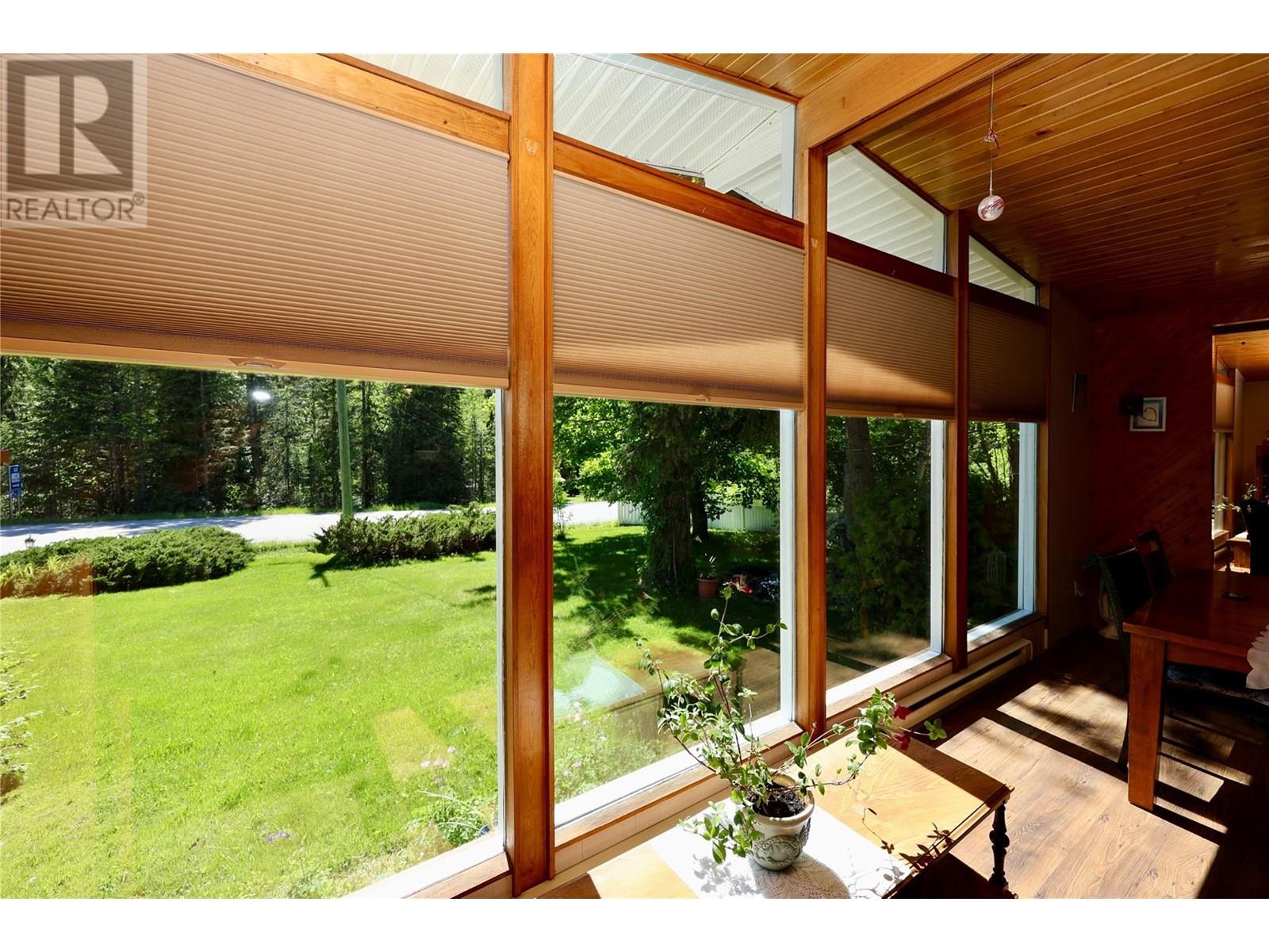 3361 & 3365 95 Highway, Golden, British Columbia  V0A 1L0 - Photo 5 - 10351776