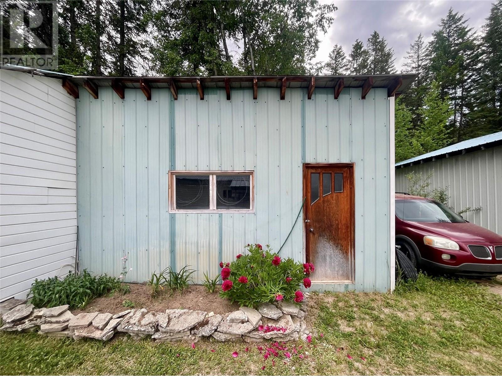 3361 & 3365 95 Highway, Golden, British Columbia  V0A 1L0 - Photo 76 - 10351776