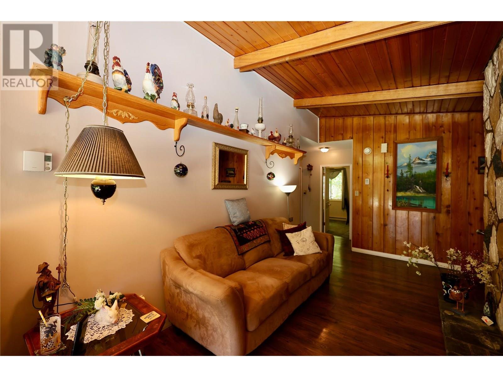 3361 & 3365 95 Highway, Golden, British Columbia  V0A 1L0 - Photo 9 - 10351776