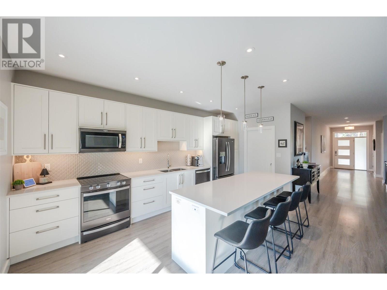 2749 Evergreen Drive, Penticton, British Columbia  V2A 8L5 - Photo 4 - 10351907