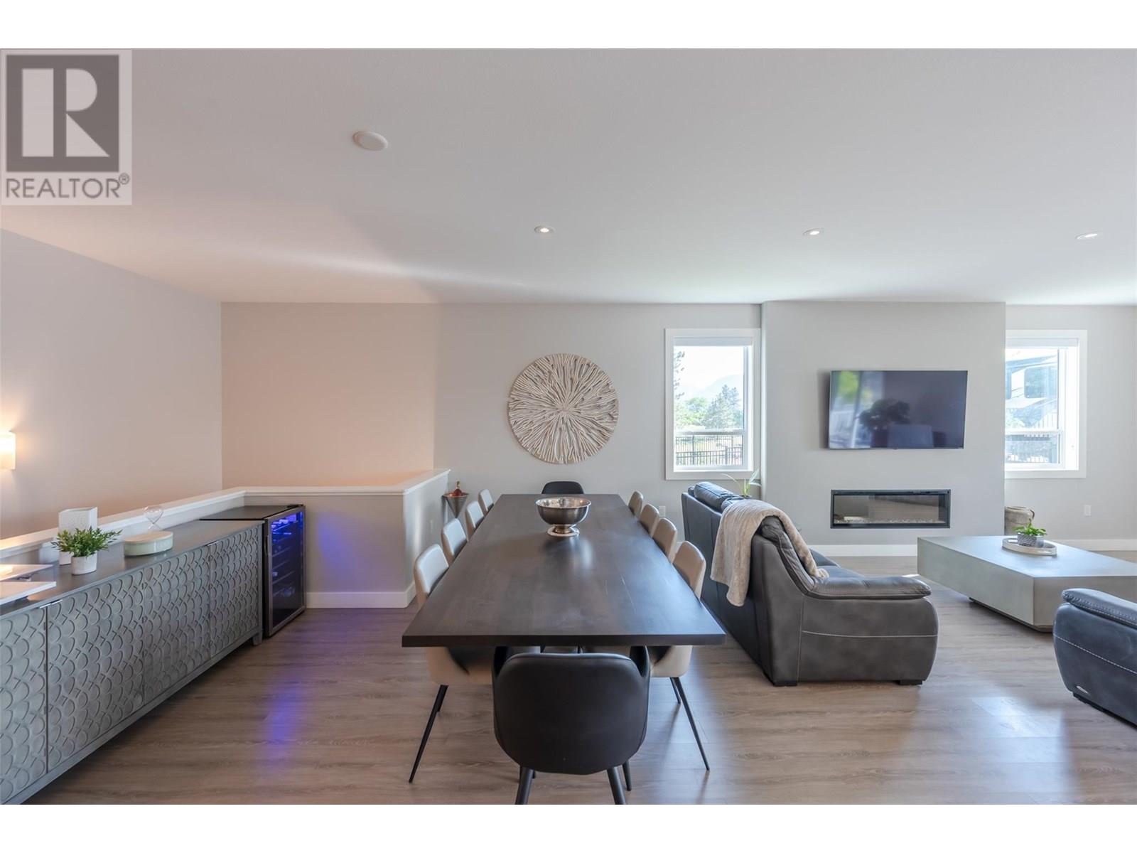2749 Evergreen Drive, Penticton, British Columbia  V2A 8L5 - Photo 8 - 10351907