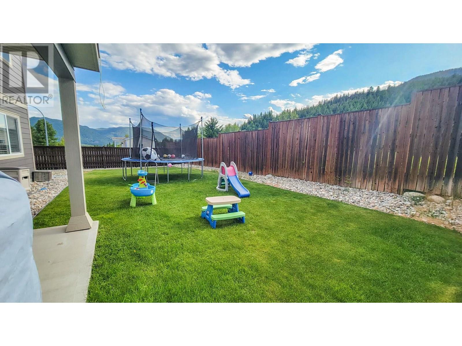 4208 16th Avenue, Castlegar, British Columbia  V1N 4X7 - Photo 2 - 10351357