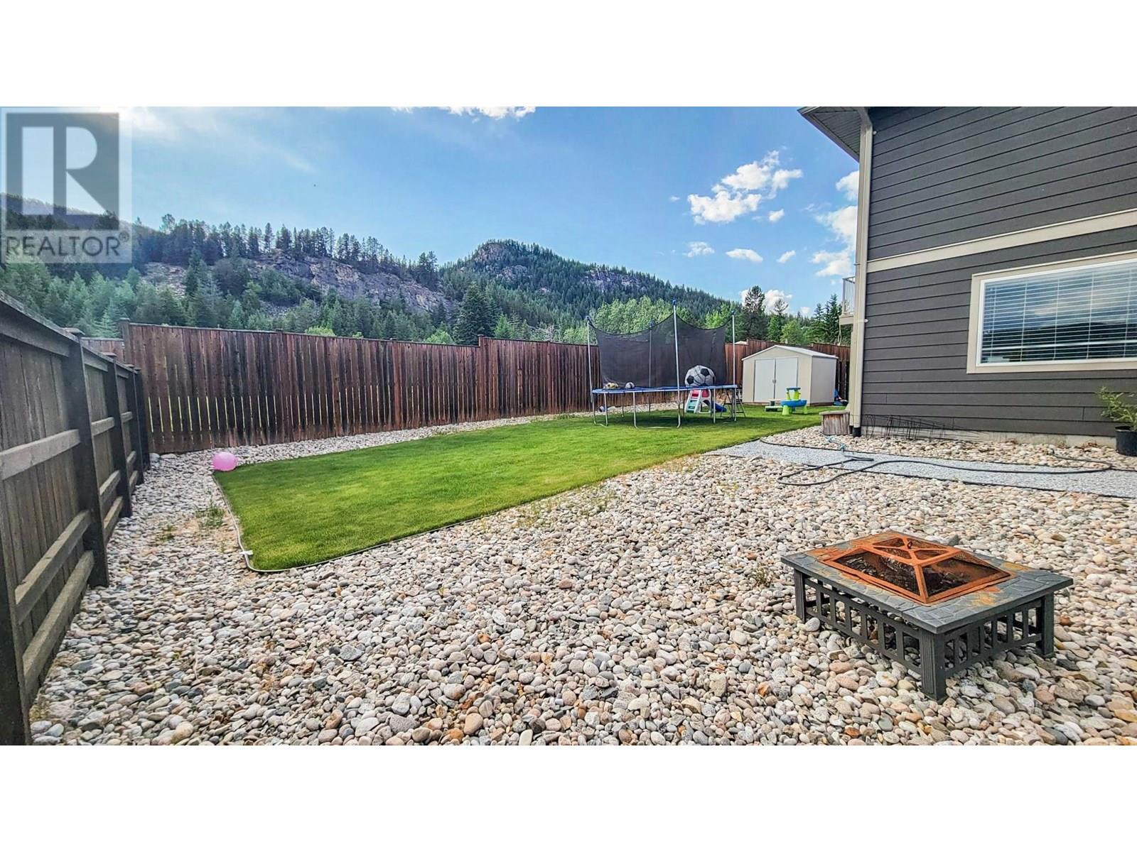 4208 16th Avenue, Castlegar, British Columbia  V1N 4X7 - Photo 3 - 10351357