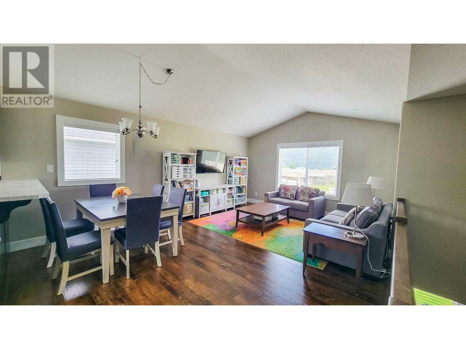 4208 16th Avenue, Castlegar, British Columbia  V1N 4X7 - Photo 4 - 10351357