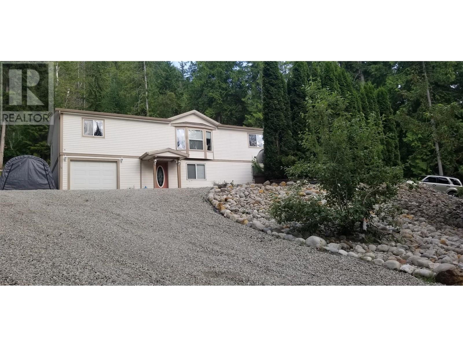 9000 Hummingbird Drive, Swansea Point, British Columbia  V0E 2K2 - Photo 3 - 10351803