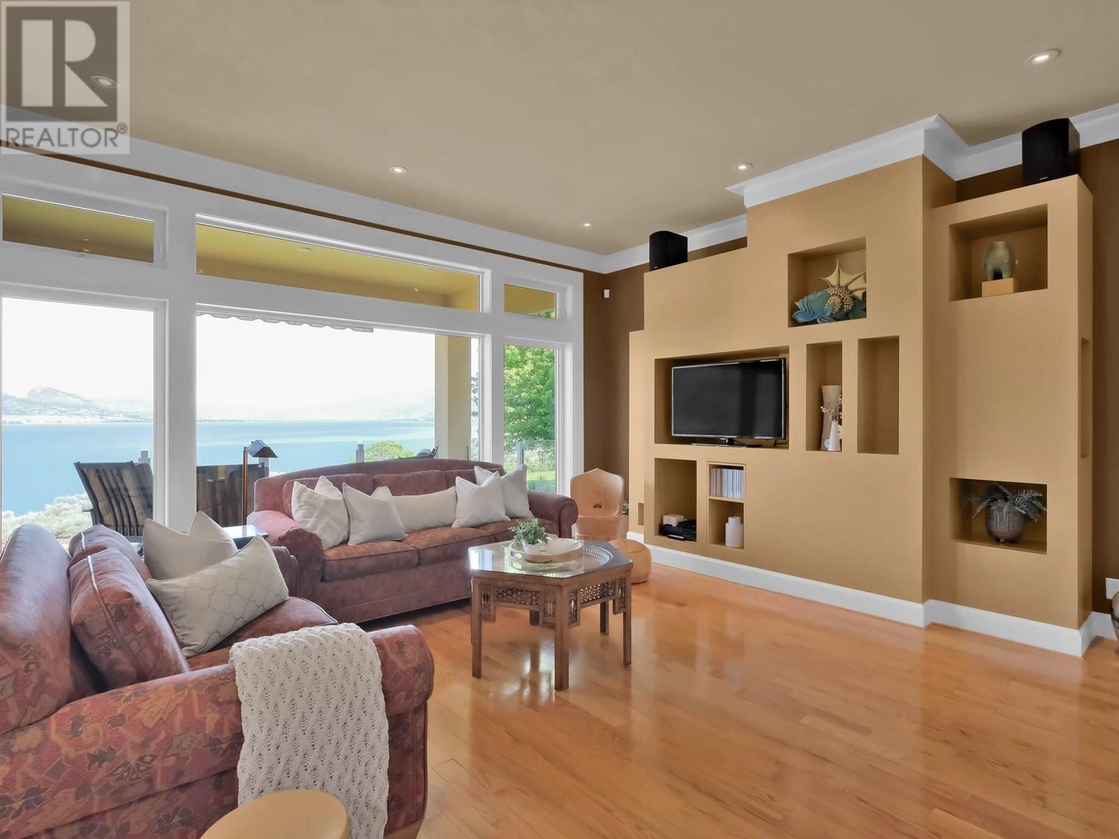 156 Vancouver Place, Penticton, British Columbia  V2A 1A7 - Photo 6 - 10351236