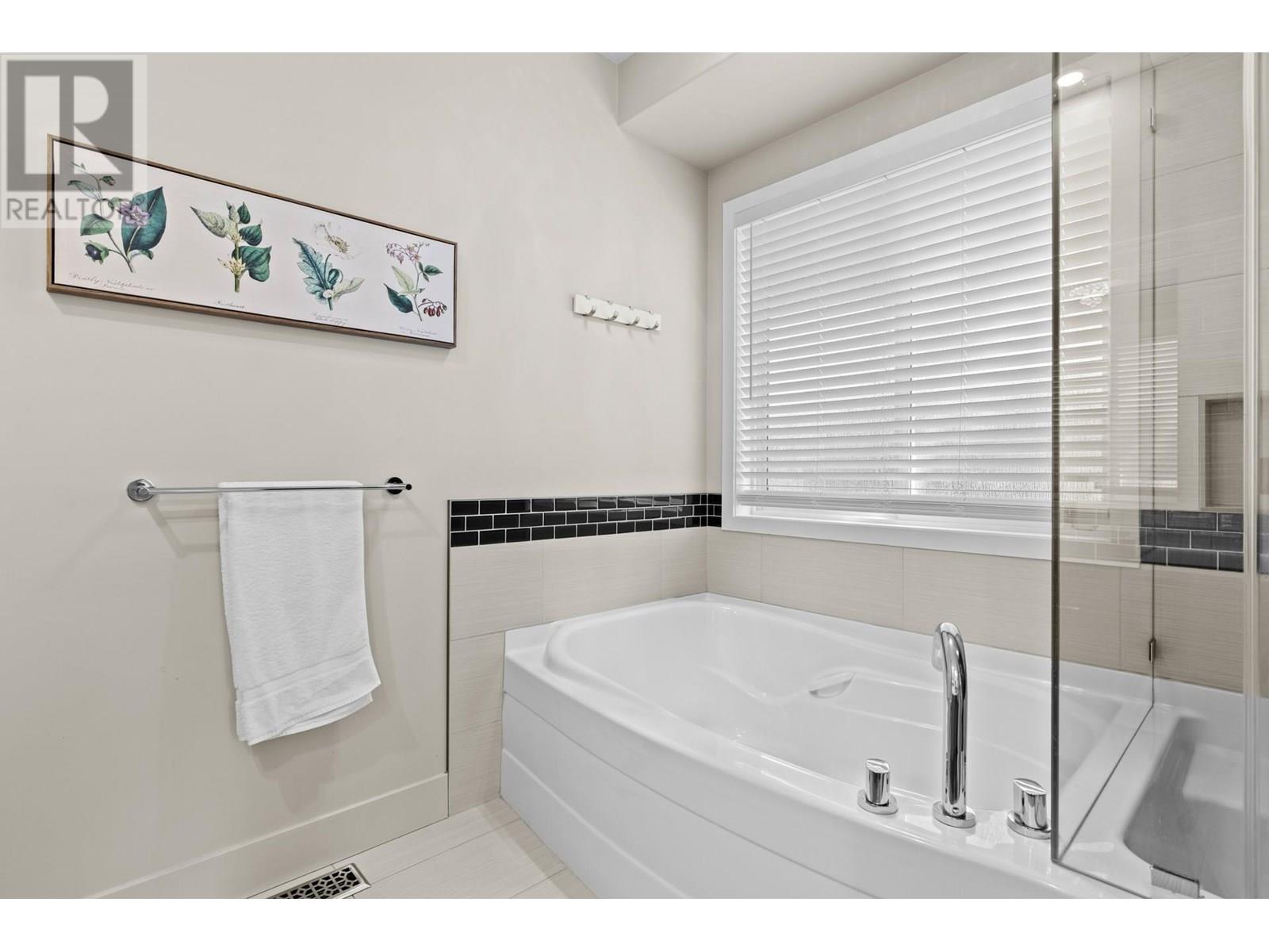 248 Magic Drive, Kelowna, British Columbia  V1V 1N2 - Photo 32 - 10351627