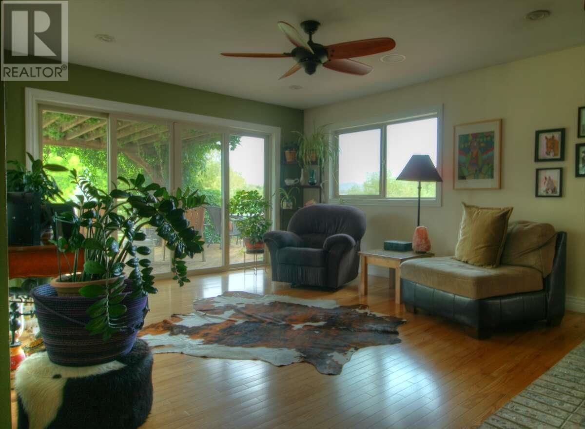 975 Mountview Road, Vernon, British Columbia  V1B 3A5 - Photo 7 - 10352031