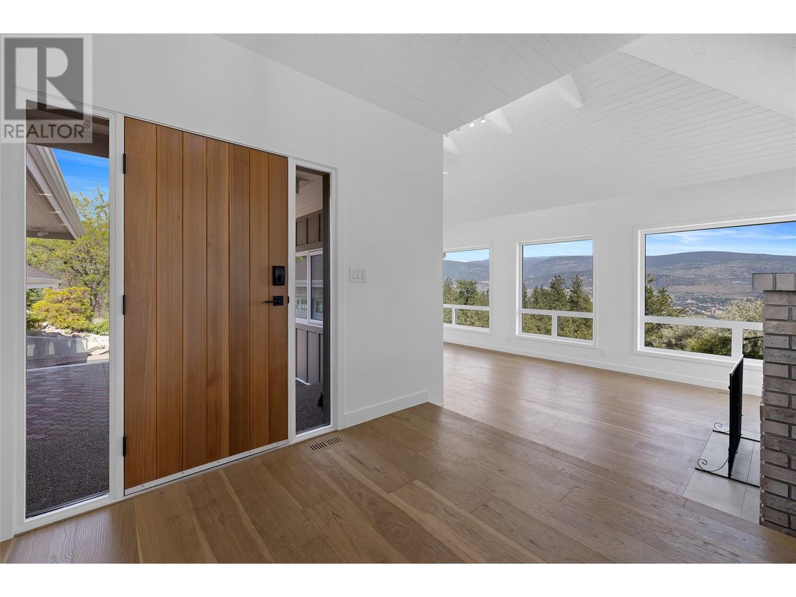 2632 Forsyth Drive, Penticton, British Columbia  V2A 8Y9 - Photo 3 - 10351310