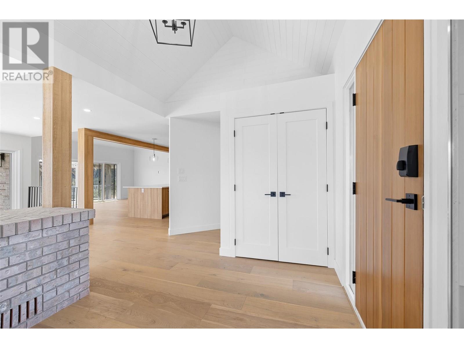 2632 Forsyth Drive, Penticton, British Columbia  V2A 8Y9 - Photo 4 - 10351310