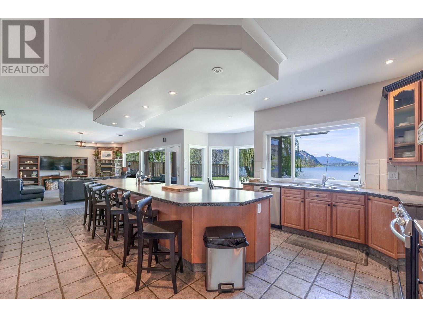 166 Sundial Road, Oliver, British Columbia  V0H 1T0 - Photo 11 - 10345554
