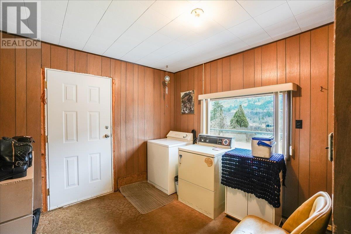 3601 3rd Avenue, Castlegar, British Columbia  V1N 2R7 - Photo 18 - 10352032