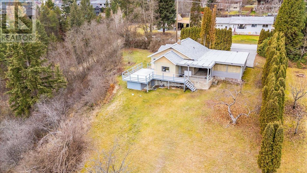 3601 3rd Avenue, Castlegar, British Columbia  V1N 2R7 - Photo 5 - 10352032