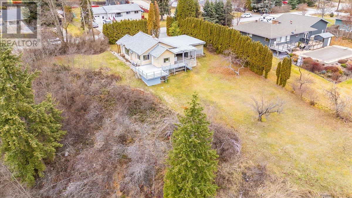 3601 3rd Avenue, Castlegar, British Columbia  V1N 2R7 - Photo 6 - 10352032