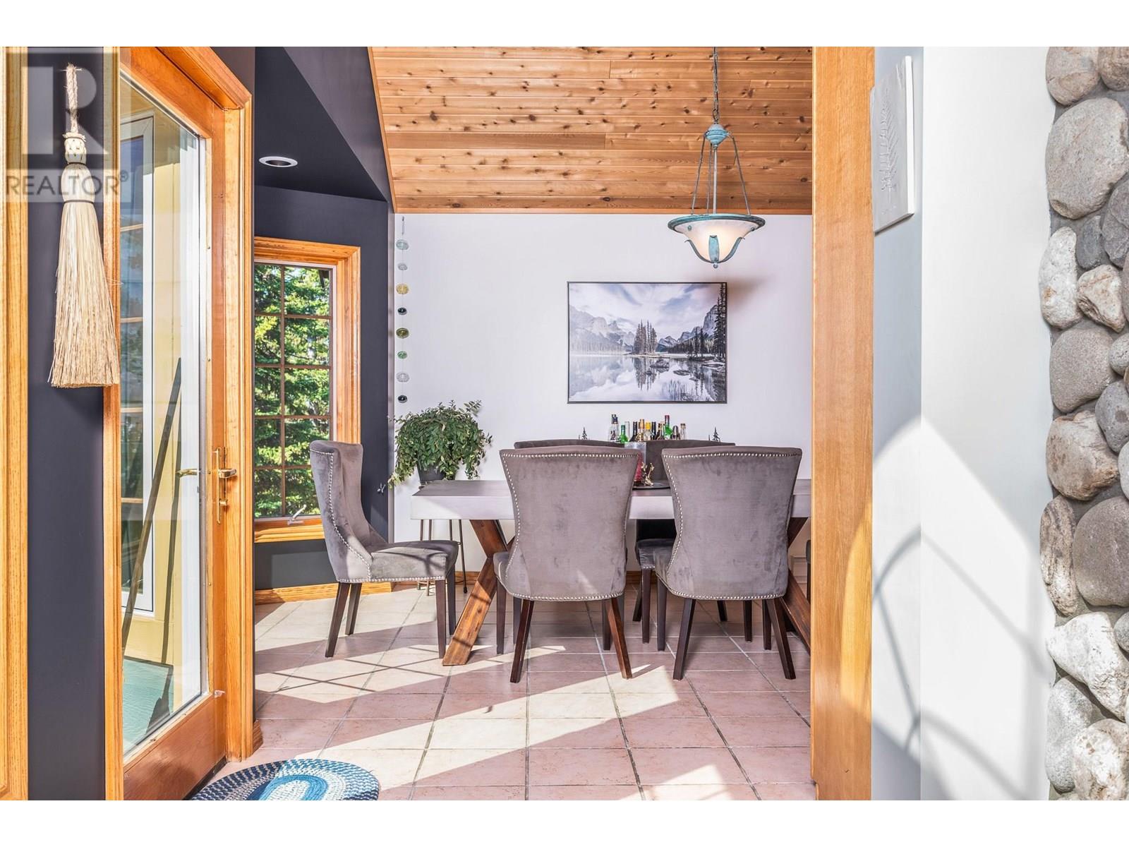 705 Monashee Road, Silver Star, British Columbia  V1B 3M1 - Photo 10 - 10351324