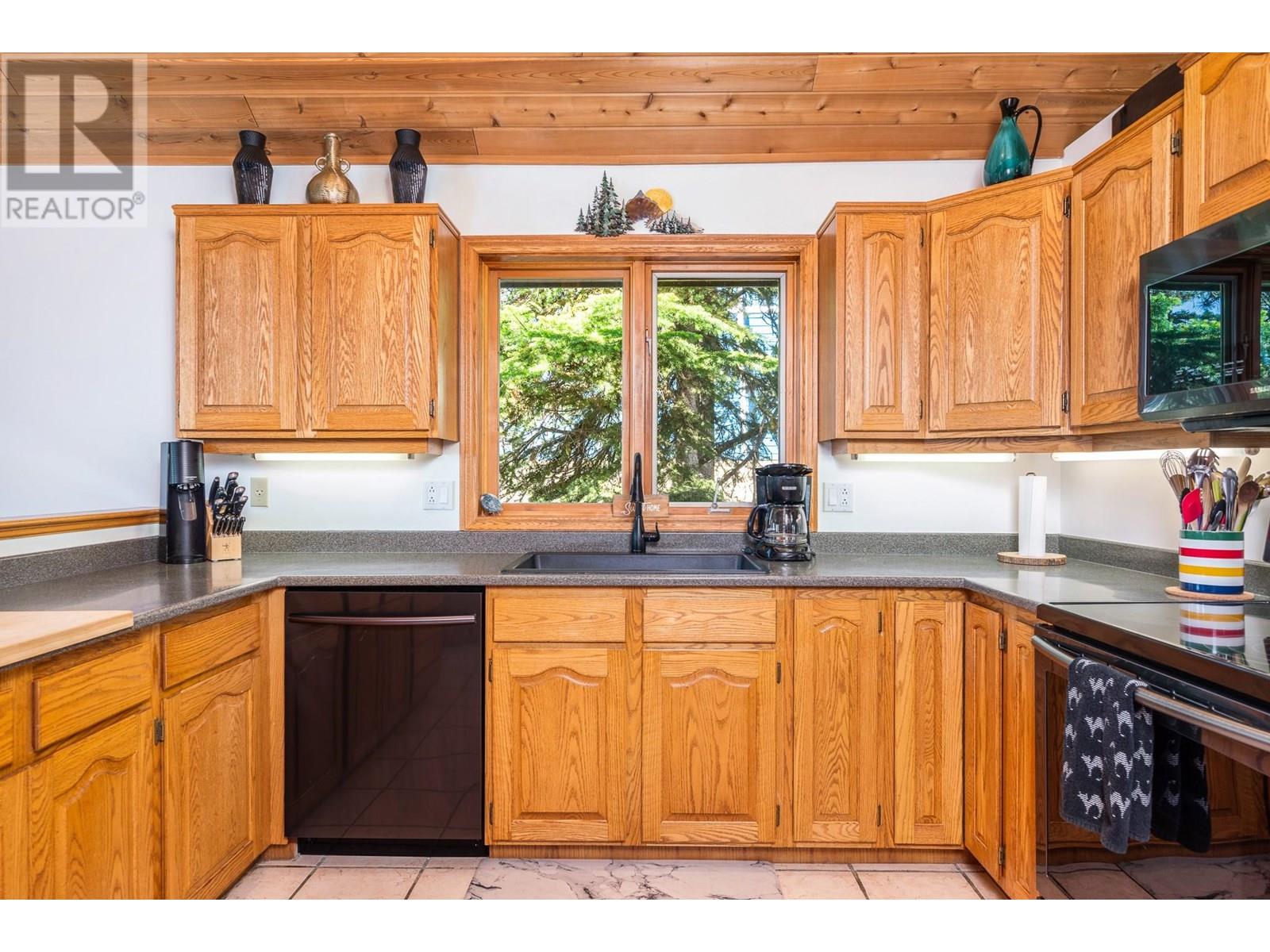 705 Monashee Road, Silver Star, British Columbia  V1B 3M1 - Photo 14 - 10351324