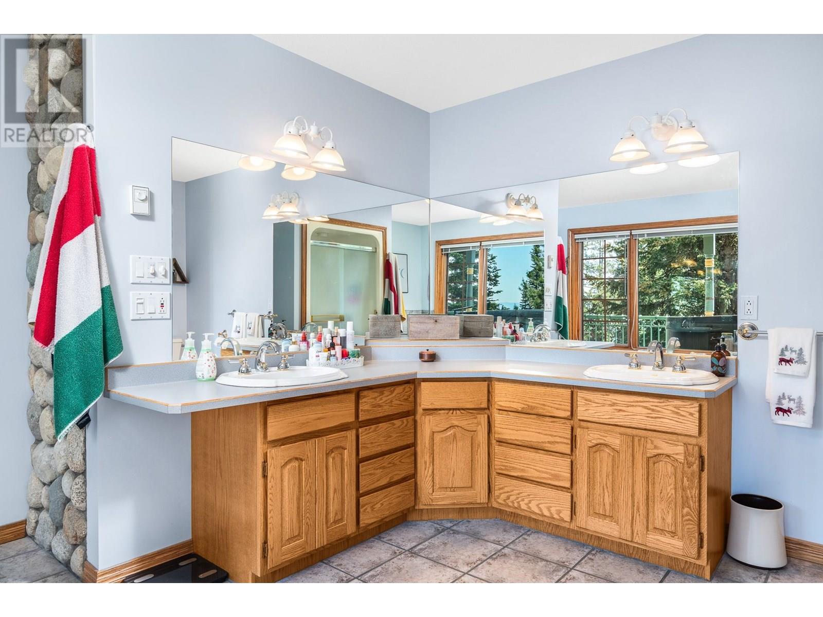 705 Monashee Road, Silver Star, British Columbia  V1B 3M1 - Photo 25 - 10351324
