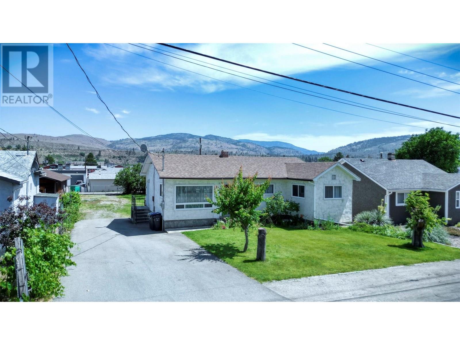 5887 Okanagan Street Street, Oliver, British Columbia  V0H 1T0 - Photo 1 - 10351962