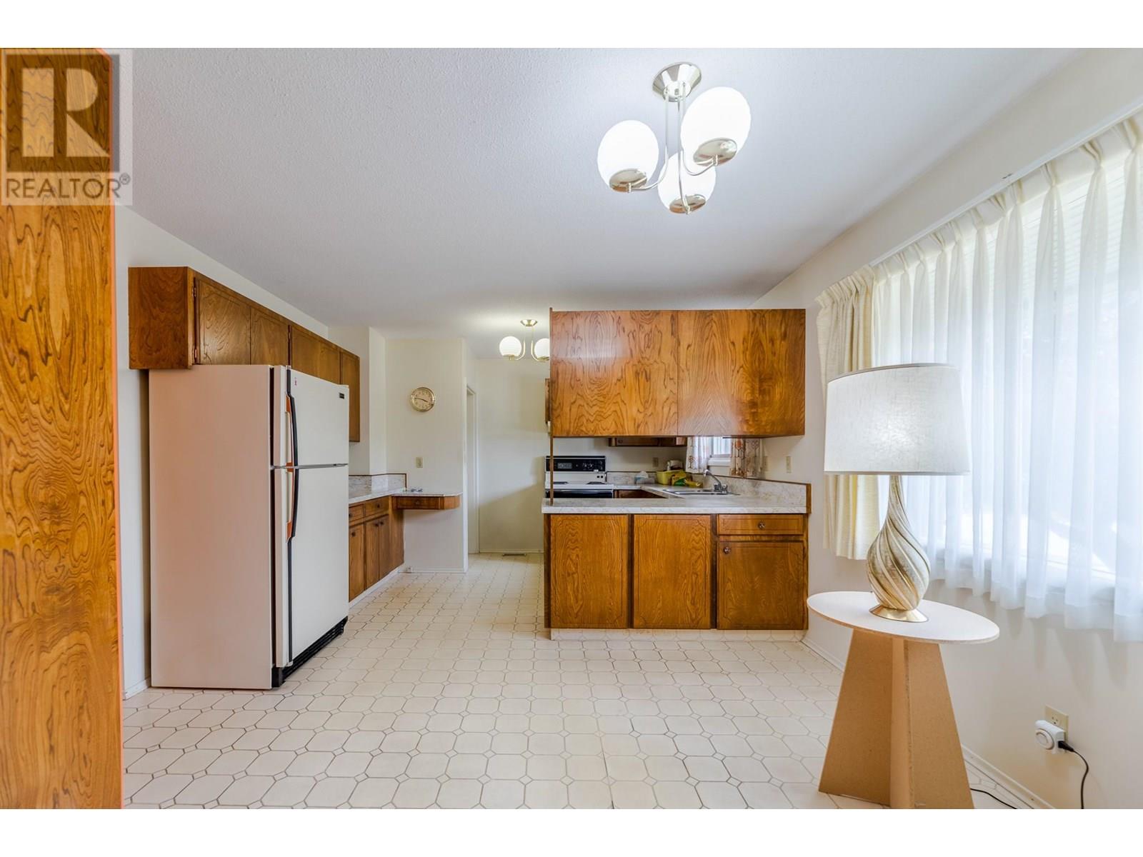 2450 Mckenzie Street, Penticton, British Columbia  V2A 6H7 - Photo 10 - 10351725